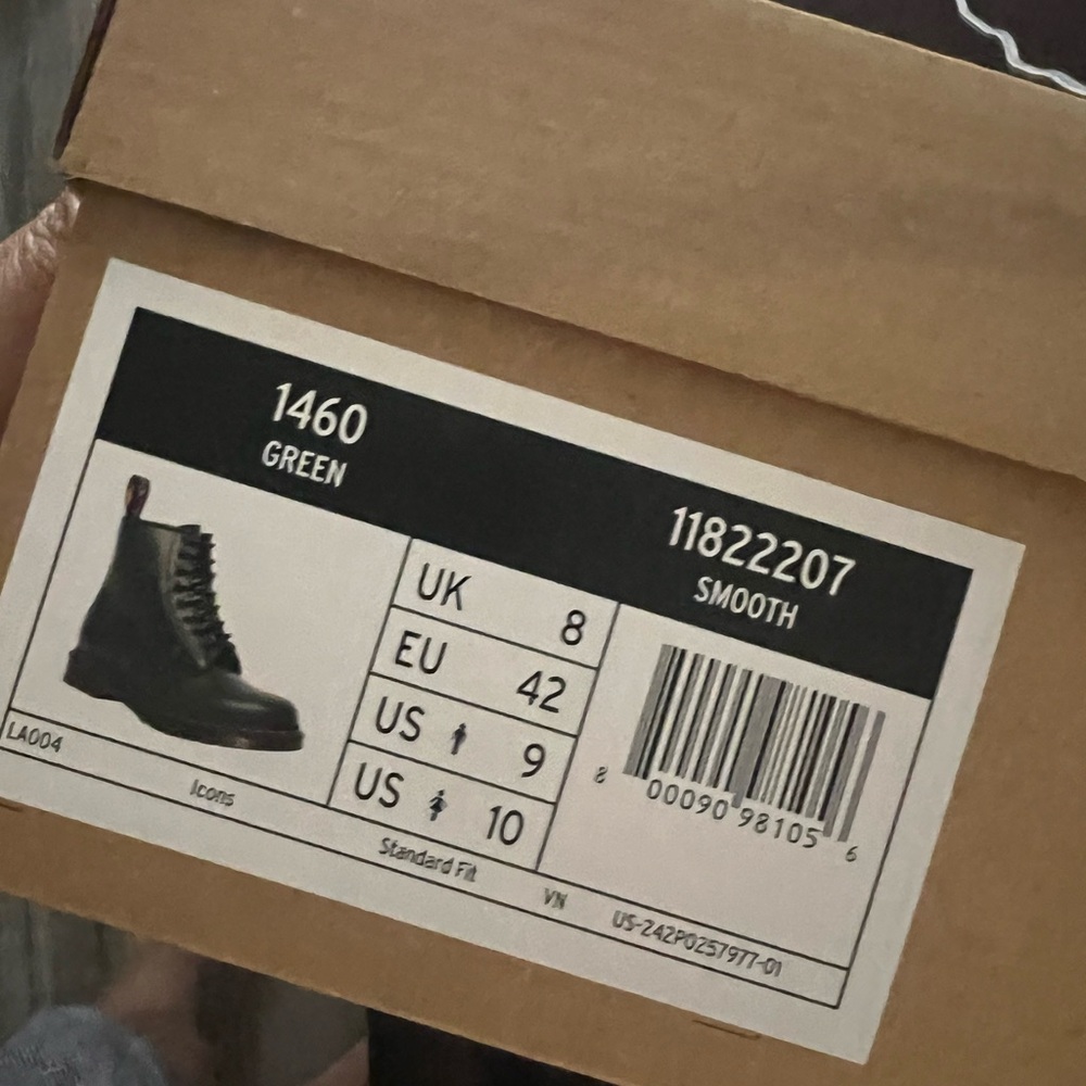 Brand new green Dr. Martens men’s us size 9